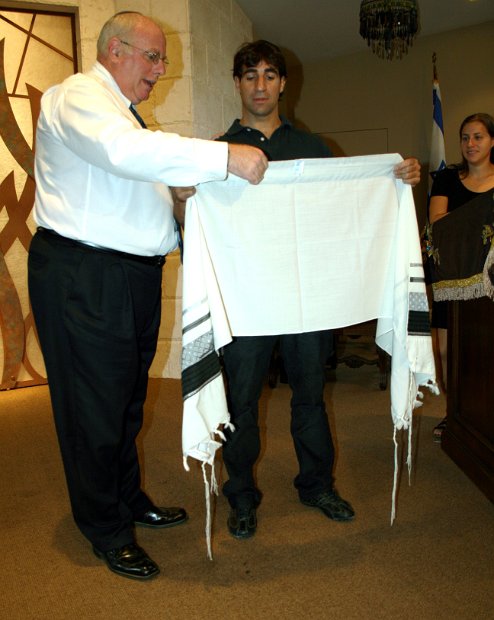 JoseTallit Bimah